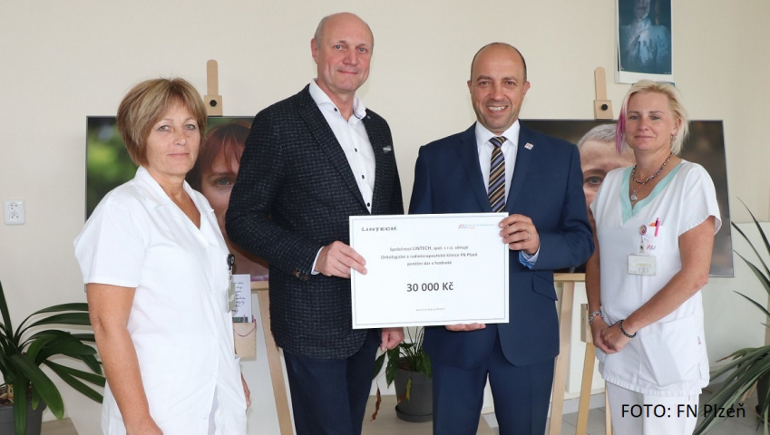 FN Plzeň předání šeku Onkologie Plzeň